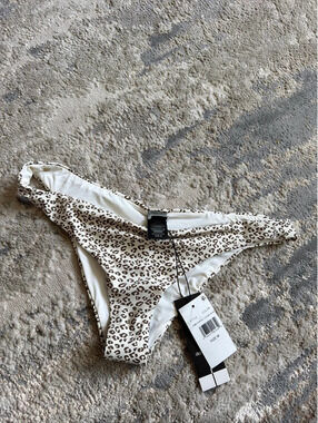 Swim‎ bottoms